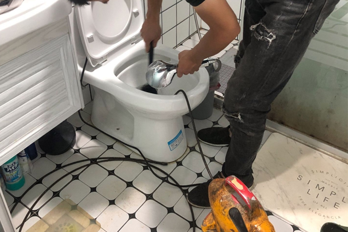 衡阳马桶堵塞自己疏通还是找师傅？专业上门服务让你省时更省心